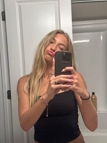 Full leaked Yolobunny private photo