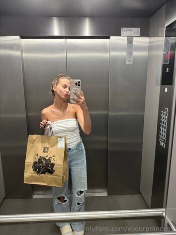 Full leaked Yoourpriincess private photo