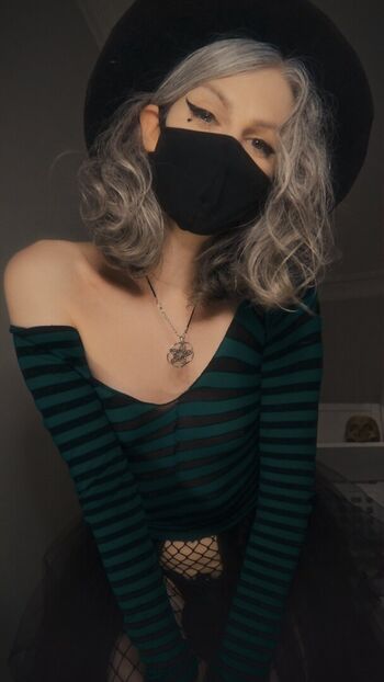 Your_witch_alba