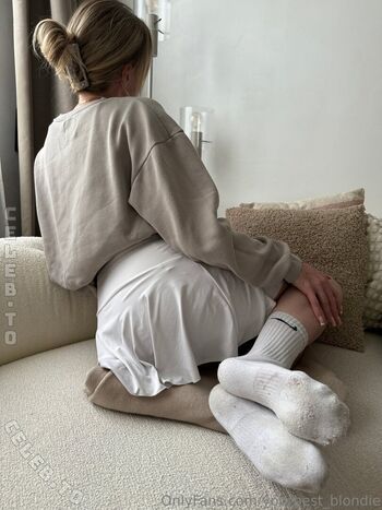 Full leaked Yourbestblondie page private onlyfans photo