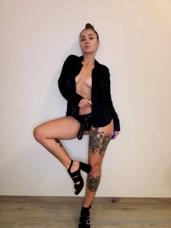 Full leaked Yourqueen private photo