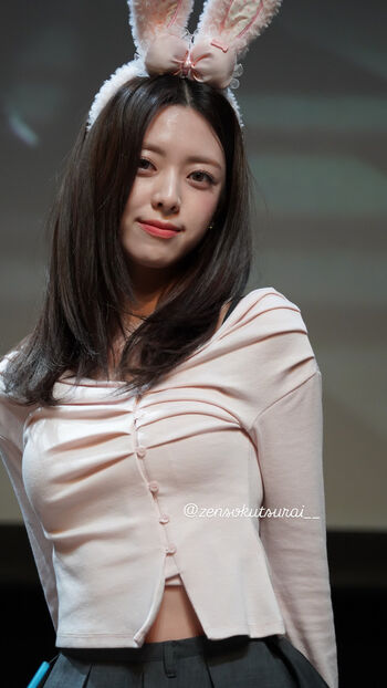 Full leaked Yuna itzy shin yu na page private onlyfans photo