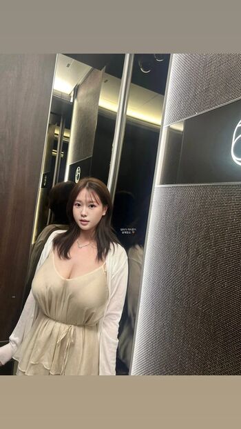 Full leaked Yunxvly page private photo