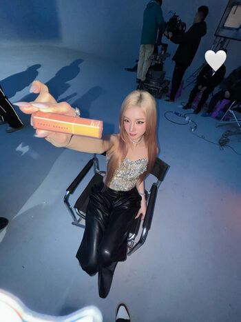 Full leaked Momdrips/ private onlyfans photo