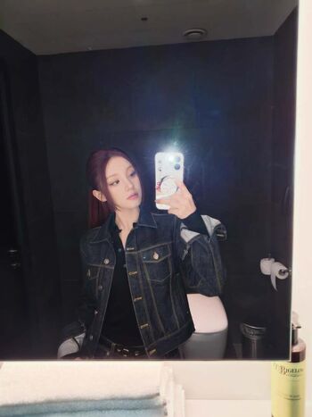 Full leaked Yuqi page private onlyfans photo