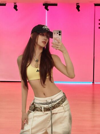 Full leaked Yuqi page private onlyfans photo