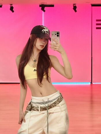 Full leaked Yuqi page private onlyfans photo