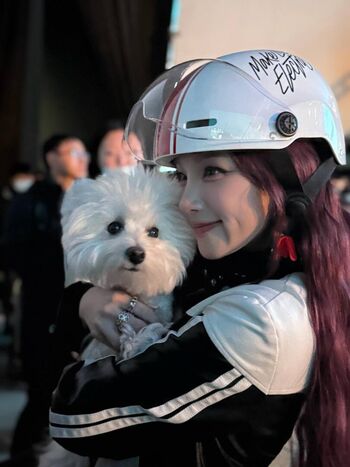 Full leaked Yuqi page private photo