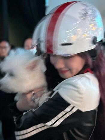 Full leaked Yuqi page private photo