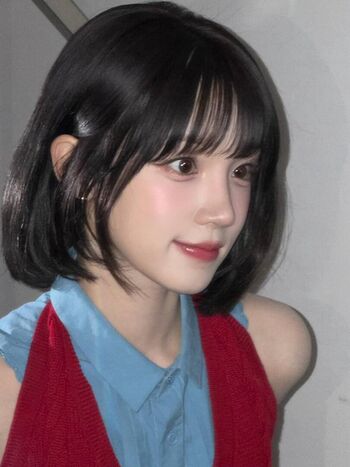 Full leaked Yuqi page private photo