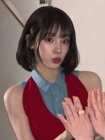 Full leaked Yuqi page private photo