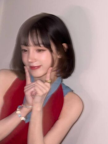 Full leaked Yuqi page private photo