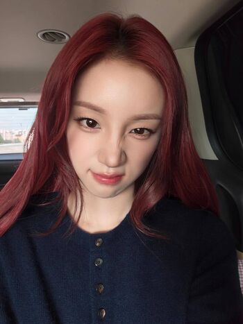 Full leaked Yuqi page private photo