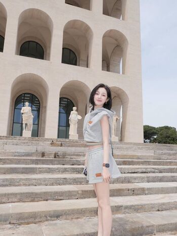 Full leaked Yuqi page private photo
