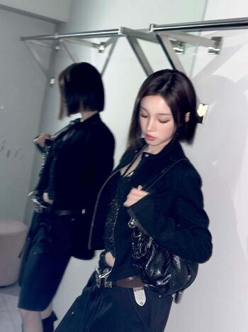 Full leaked Yuqi page private photo