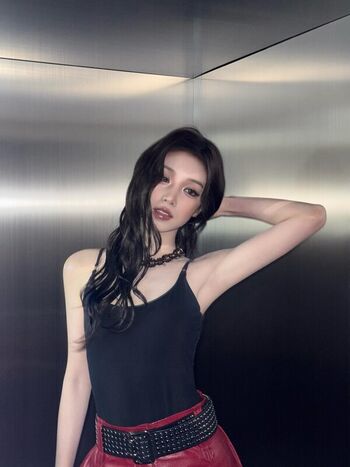 Full leaked Yuqi page private photo