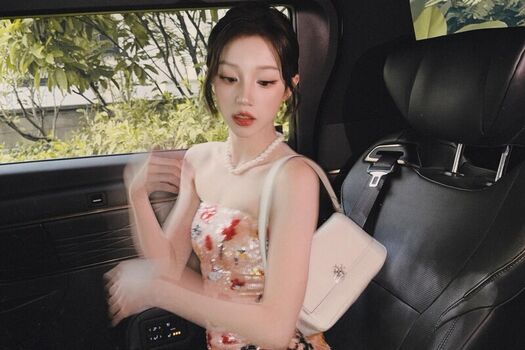 Full leaked Yuqi page private photo