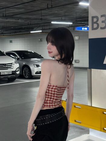 Full leaked Yuqi page private photo