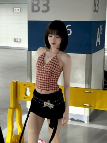 Full leaked Yuqi private photo