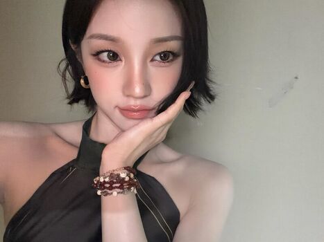Full leaked Yuqi private photo