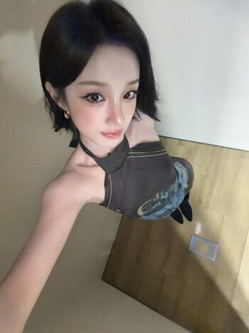 Full leaked Yuqi private photo