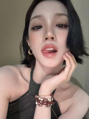 Full leaked Yuqi private photo