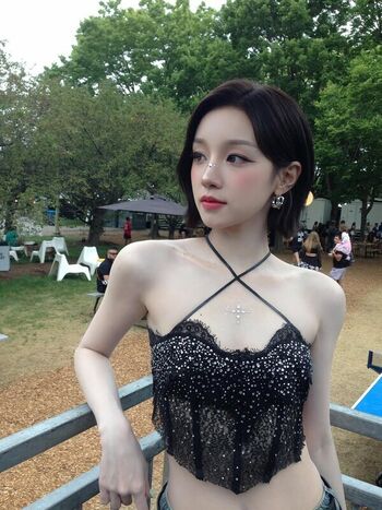 Full leaked Yuqi page private photo