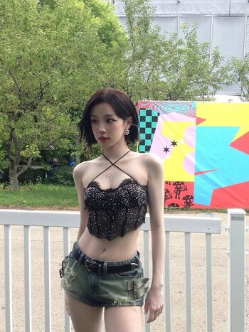 Full leaked Yuqi page private photo
