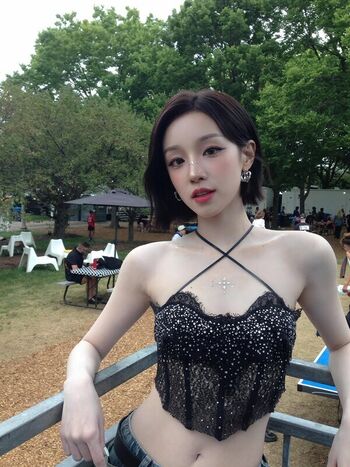 Full leaked Yuqi page private photo