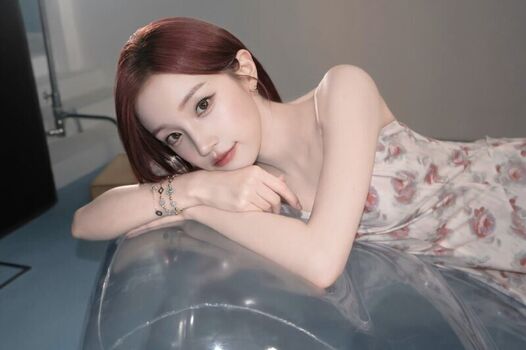 Full leaked Yuqi page private photo