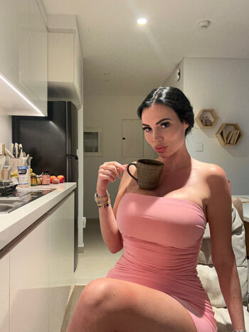 Full leaked Yvonne bar private photo