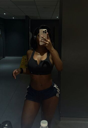 Full leaked Yyaizabennett private onlyfans photo