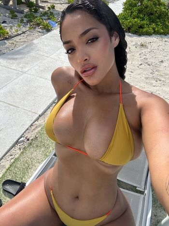 Full leaked Yzabeya page private photo