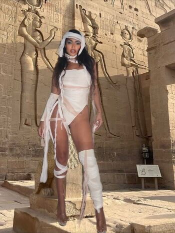 Full leaked Yzabeya page private photo