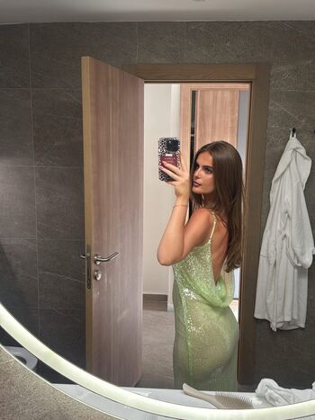 Full leaked Zara deasy private photo
