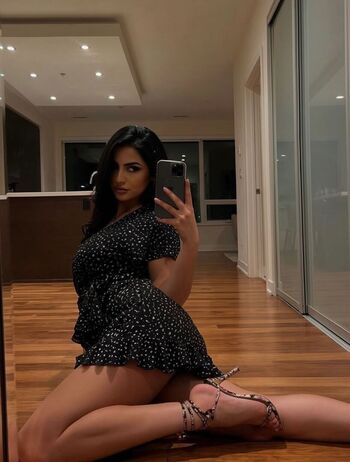 Full leaked Zara farooq private photo