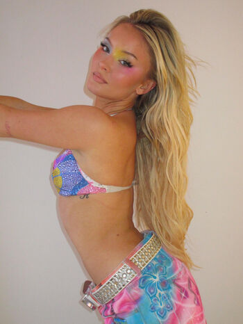 Full leaked Zara larsson page private photo