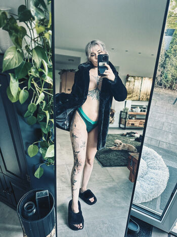 Full leaked Zayuri page private photo