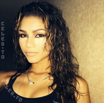 Full leaked Zendaya page private photo