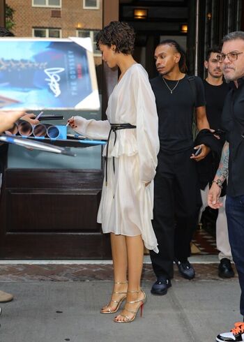 Full leaked Zendaya page private photo