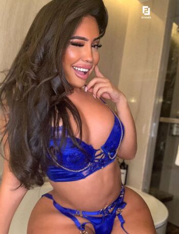 Full leaked Zinaats private photo