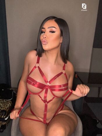 Full leaked Zinaats private photo