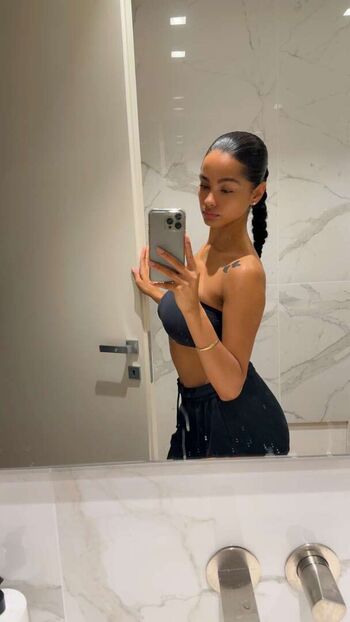 Full leaked Znefer page private onlyfans photo