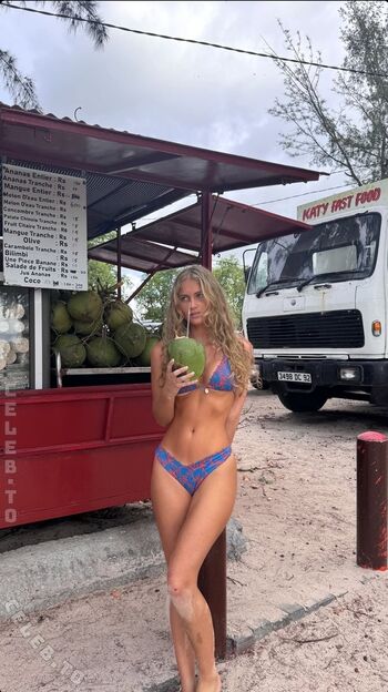 Full leaked Zoe kaeppele  page private onlyfans photo