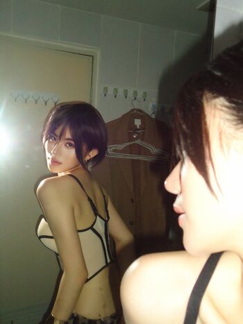 Zoe Levana