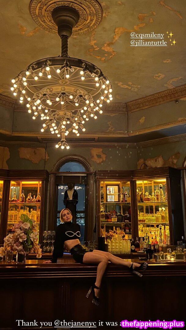 Zoe Lister Jones / https: / zoelisterjones Foto OnlyFans Desnuda #17