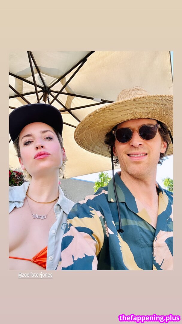 Zoe Lister Jones / https: / zoelisterjones 누드 OnlyFans 사진 #30