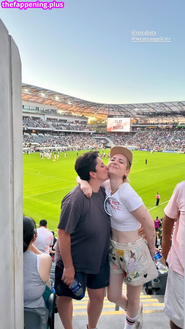 Zoe Lister Jones / https: / zoelisterjones Nahá OnlyFans fotografie #34