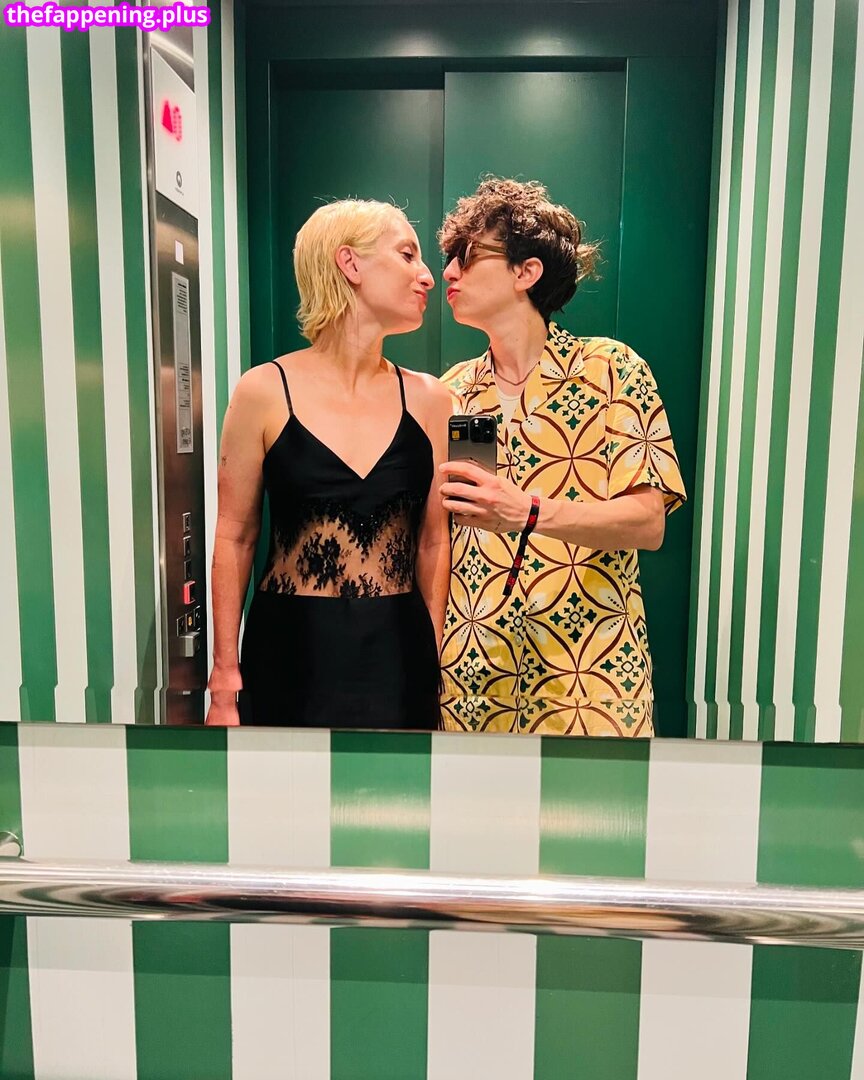 Zoe Lister Jones / https: / zoelisterjones नग्न OnlyFans फोटो #44