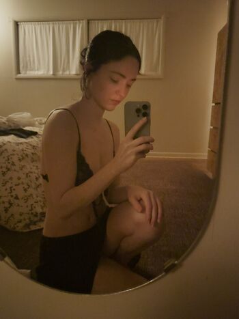 Full leaked Zoeplzshutup private photo